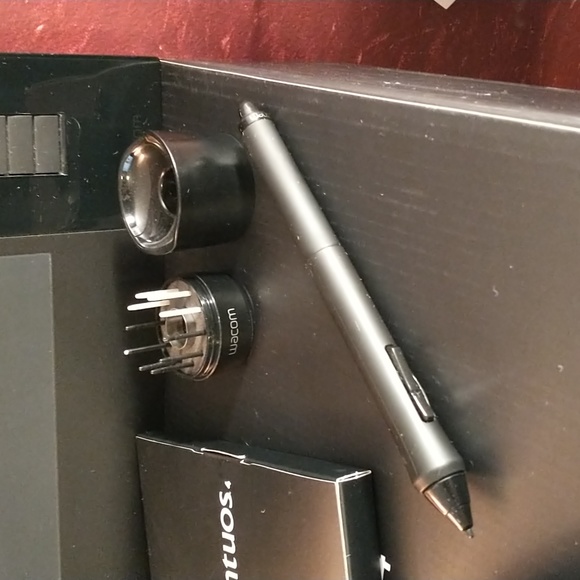 Wacom Tablet Intuos 4 - Pre-owned - C8 - Picture 9 of 12